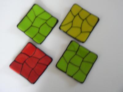 green, yellow, red plates green, yellow, red plates