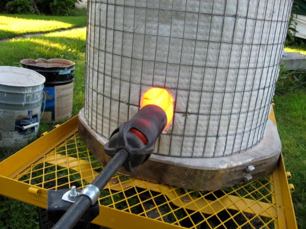 Heating up the fiber blanket kiln using a venturi burner.