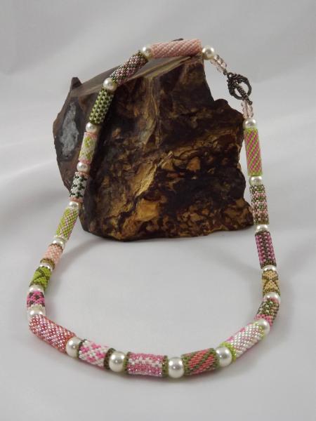 N-20 Pink & Green Beaded Bead Necklace