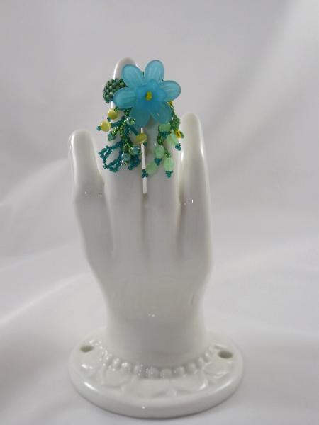 R-15 Green Beaded Ring w/Turquoise Flower