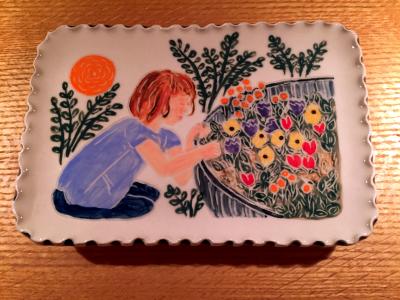 Scalloped Gardening Platter Scalloped Gardening Platter