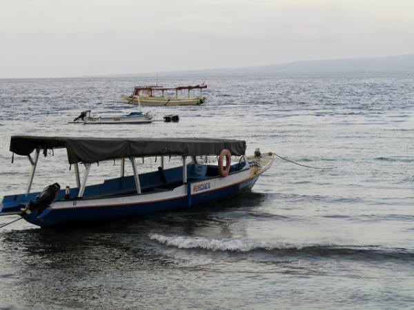 Lots of glass bottom boats for tours. Can go island hopping. Snorkeling