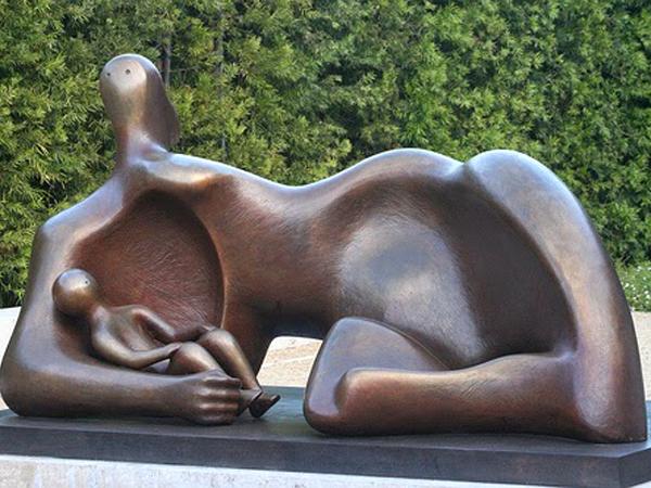 Henry Moore, Mother and Child