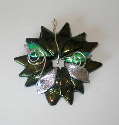 Flower pendant with silver wire