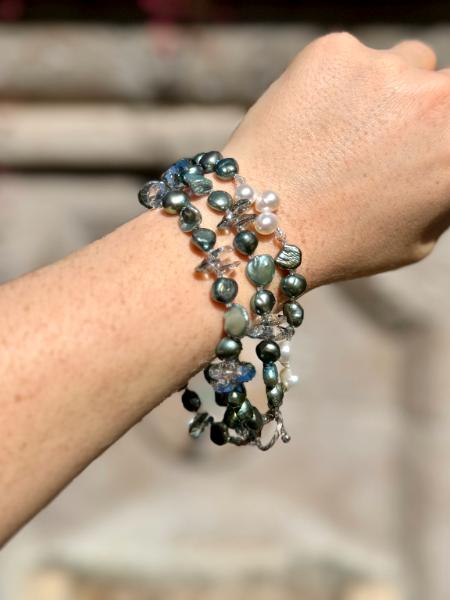 Freshwater pearls and Crystals Bracelet