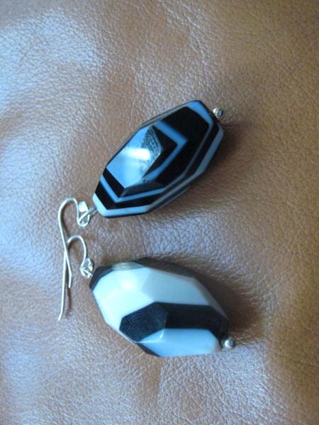 12-015 Black & White Agate Earrings 