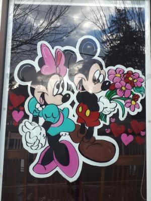 Mouse giving flowers