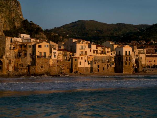 Cefalú, golden coastline (2) - Iconic Italian Images