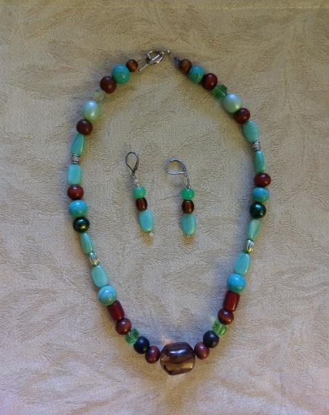 glass and wooden bead set