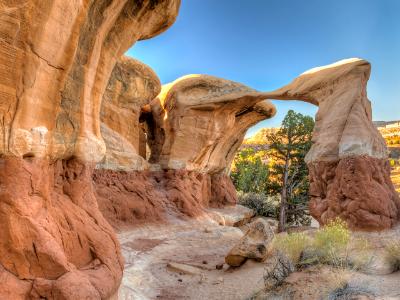 Metate Arch in Devil's Garden Metate Arch in Devil's Garden