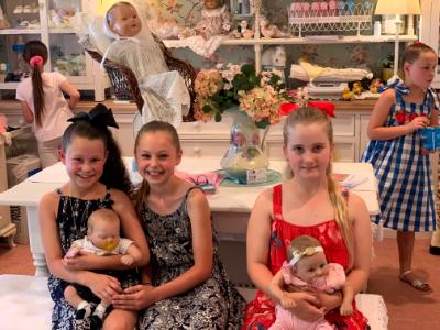 Great photo of young mums & their bubs