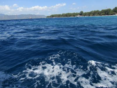 Blue blue water like Greece or Maldives or Hawaii