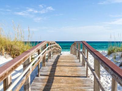 Boardwalk to the Turqouise Gulf Boardwalk to the Turqouise Gulf