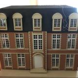 DOLLS HOUSE GALLERY ~ Chataue La Maison