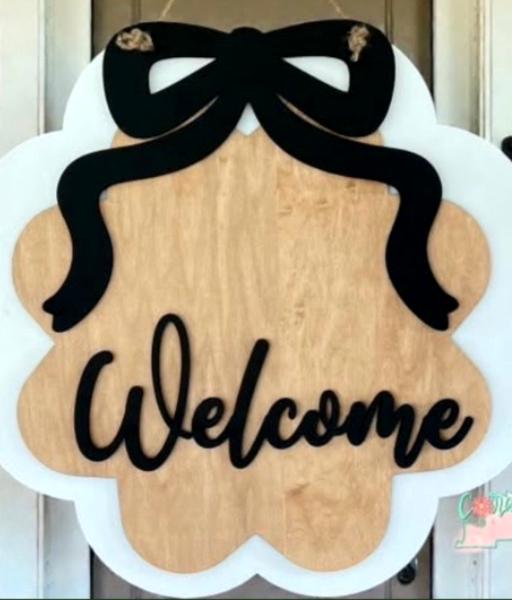 Welcome with bow 