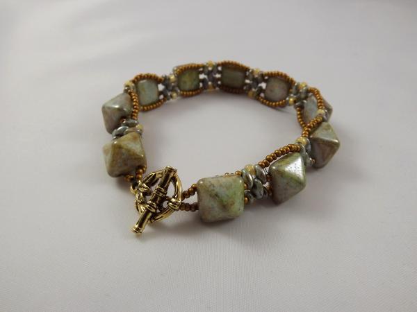 B-23 sage green stud bead bracelet