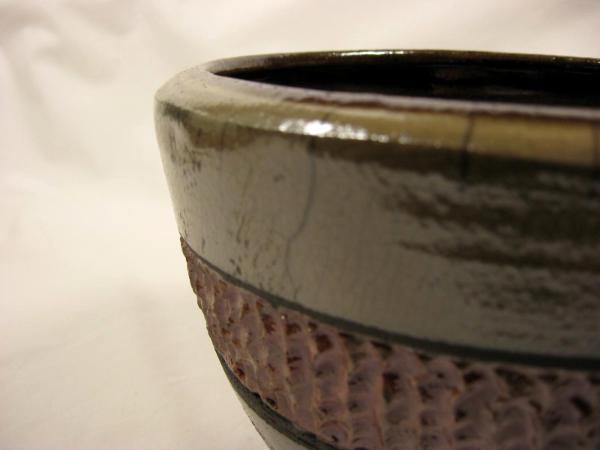 Closer look at the Raku bowl rim