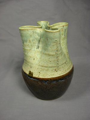 110621.H Clover Leaf Top Vase 110621.H Clover Leaf Top Vase