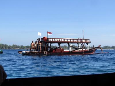 Lots of snorkling, dive, party and glass bottom boats Lots of snorkling, dive, party and glass bottom boats