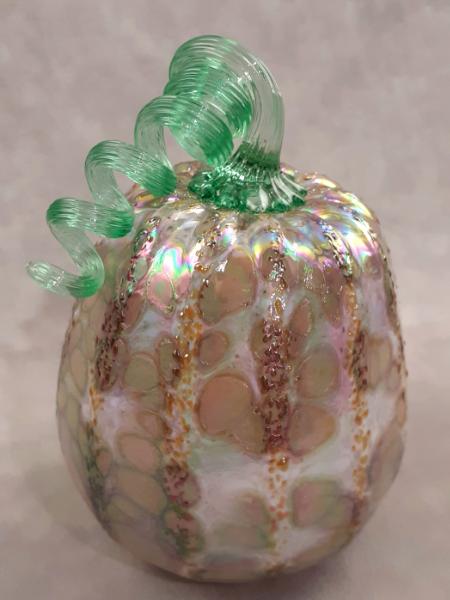 #09062514 Med Pumpkin 4'' to 5'' Iridised $55.00