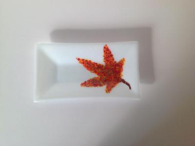 White plate with autumn leaf