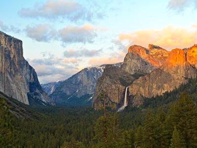 Warm Sunset on Yosemite Cliffs Warm Sunset on Yosemite Cliffs
