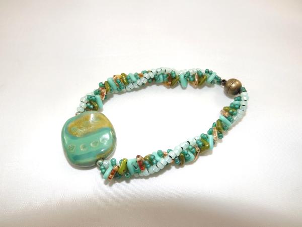 B-146 Green Kazuri bead bracelet w/spiral rope