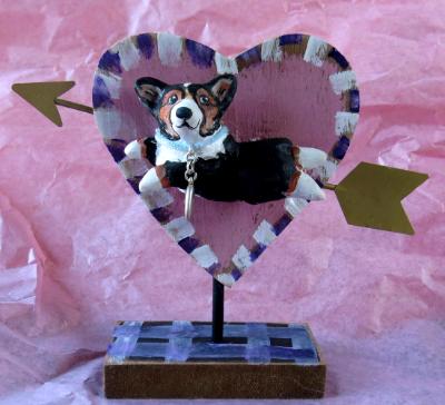 BHT  Corgi on heart with stand