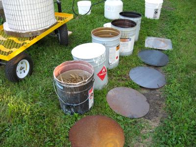 Metal buckets are used for the reduction chambers