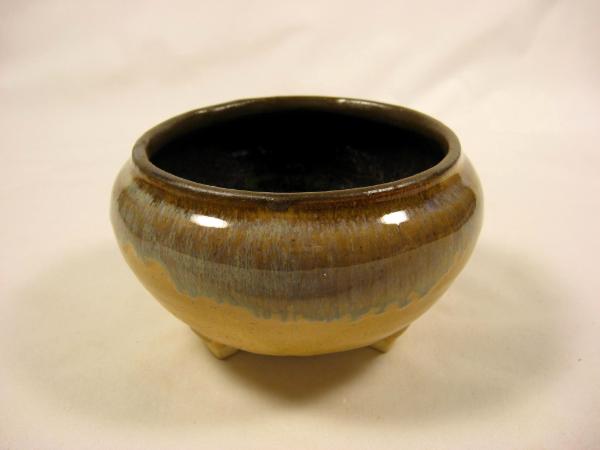 111115.A Tri-Leg Bowl