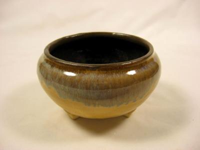 111115.A Tri-Leg Bowl