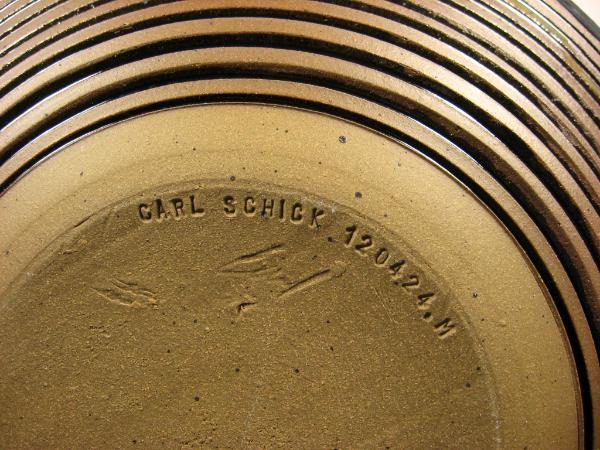 120424.M Shallow Green/Black Bowl with Carved Ridges Outside