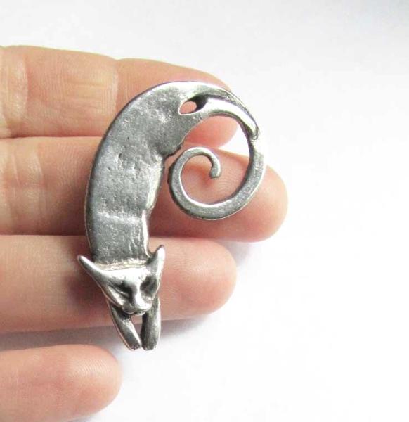 Cat brooch / cat pin cast in pewter from an original design