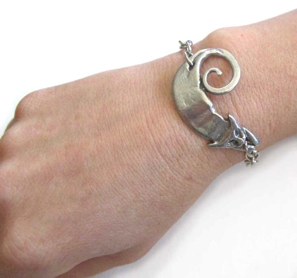 Cat bracelet artisan orignal pewter cat bracelet form an original design