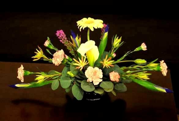 What is a fan shaped floral arrangement ? - California Flower Art ...